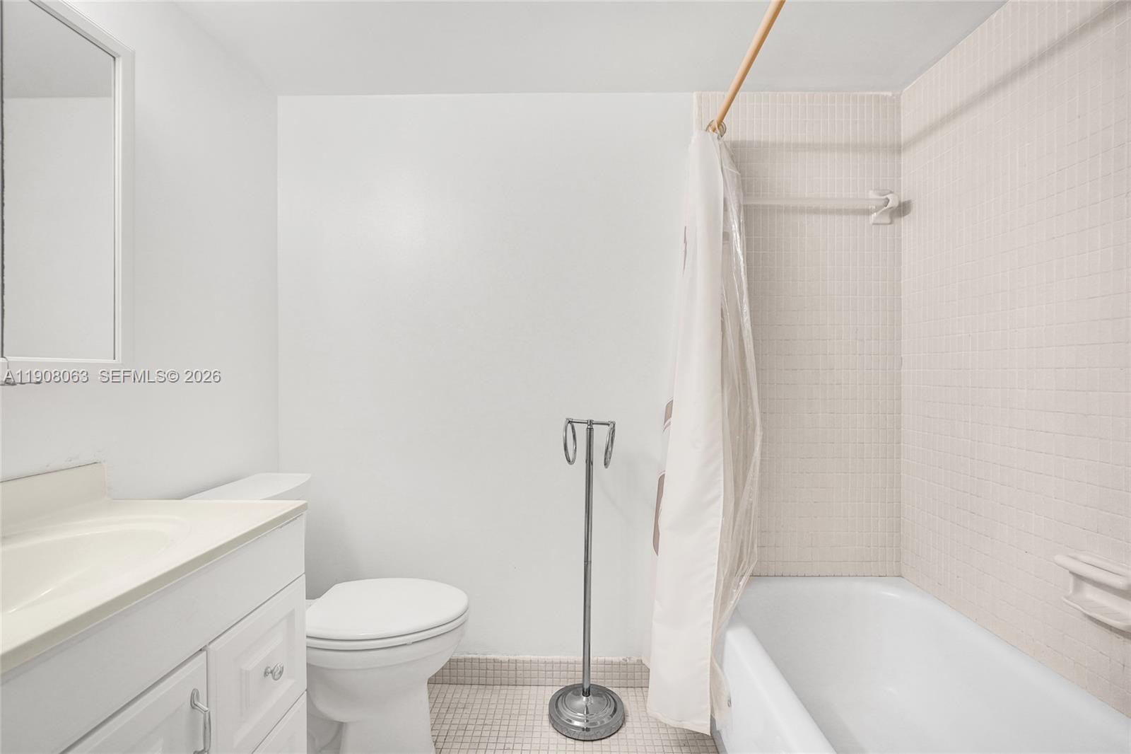SANTA MONICA CONDOMINIUM - Residential
