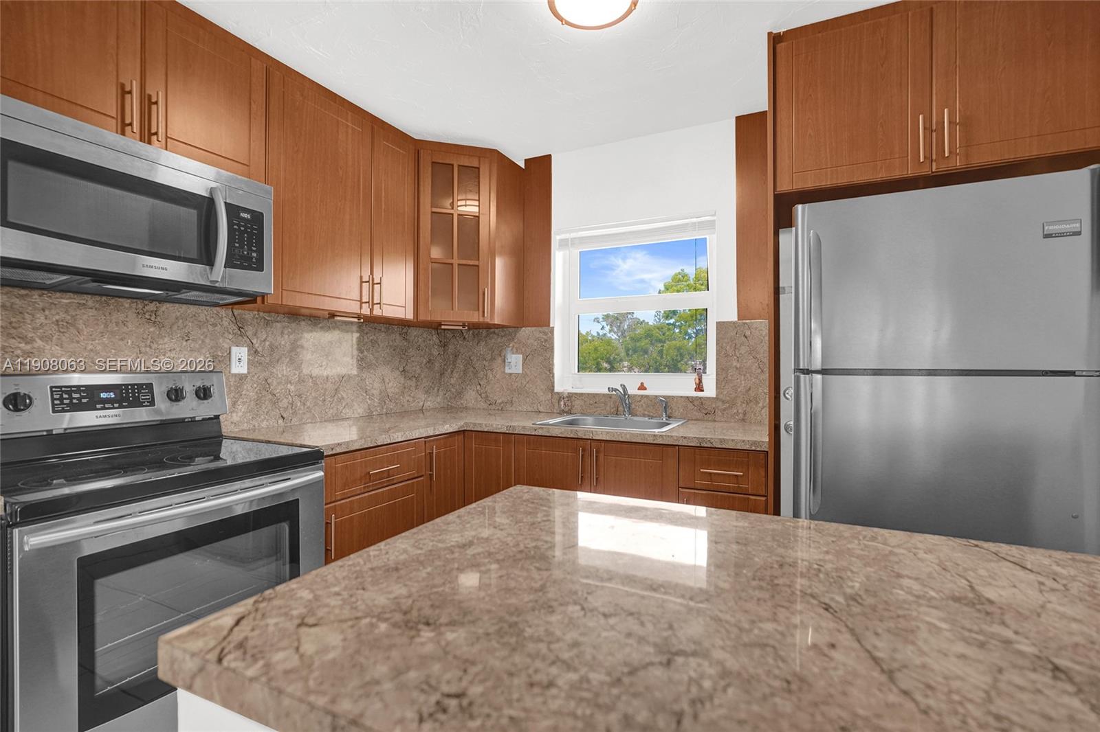 SANTA MONICA CONDOMINIUM - Residential