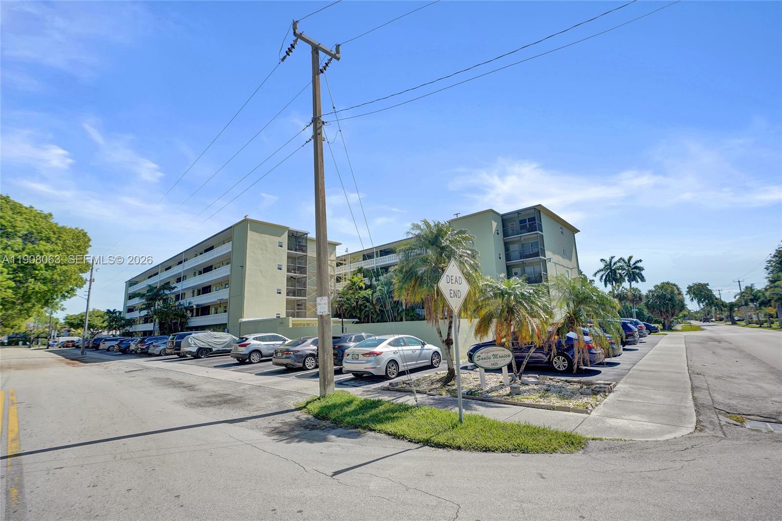 SANTA MONICA CONDOMINIUM - Residential