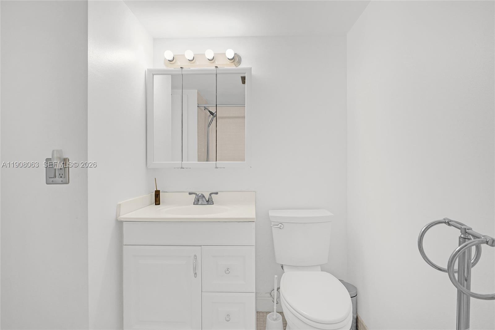 SANTA MONICA CONDOMINIUM - Residential