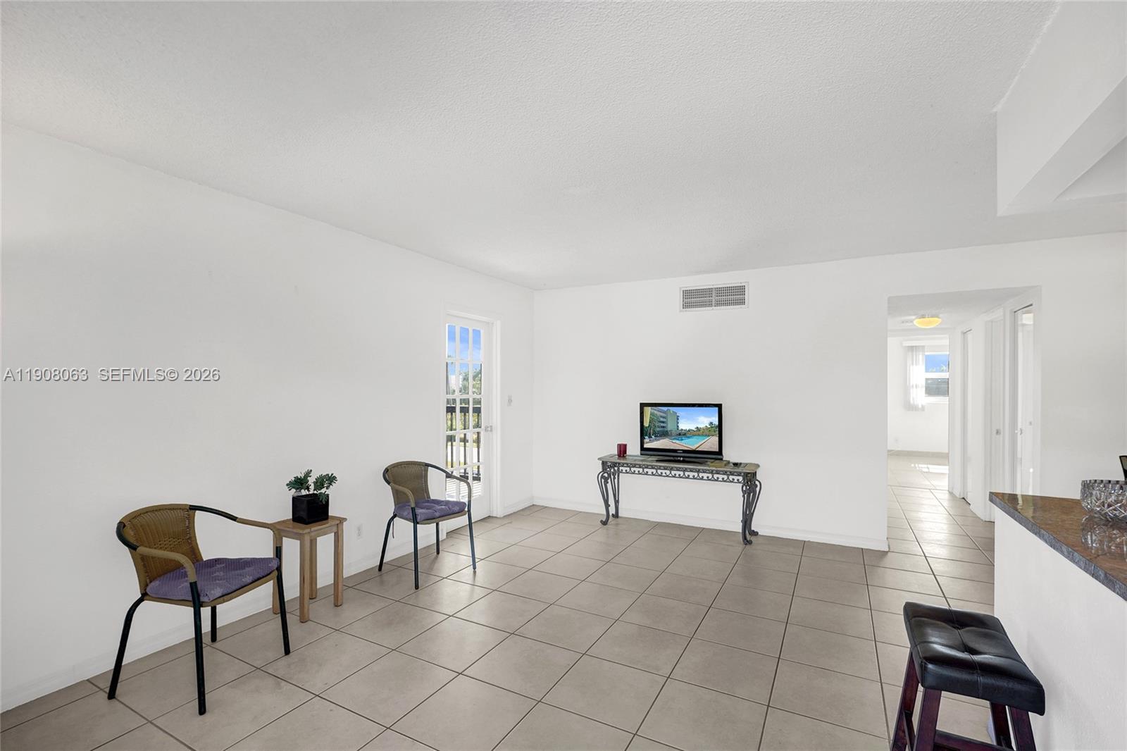 SANTA MONICA CONDOMINIUM - Residential