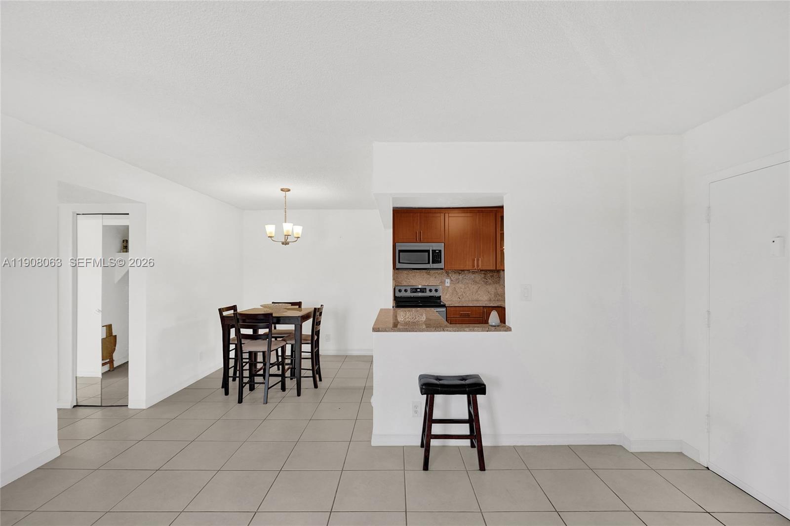 SANTA MONICA CONDOMINIUM - Residential
