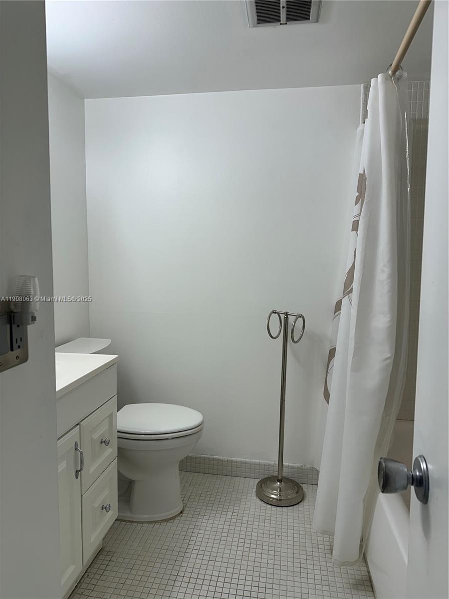 SANTA MONICA CONDOMINIUM - Residential