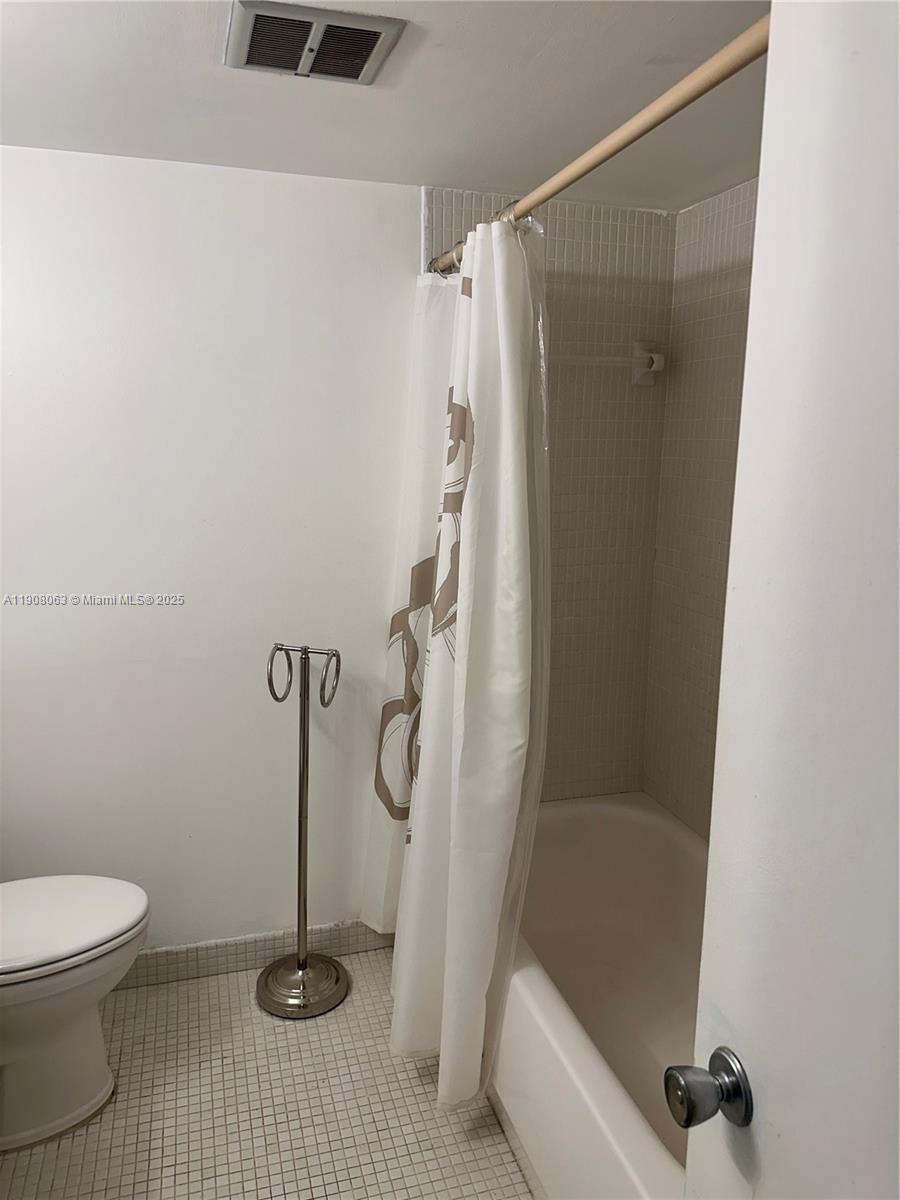 SANTA MONICA CONDOMINIUM - Residential