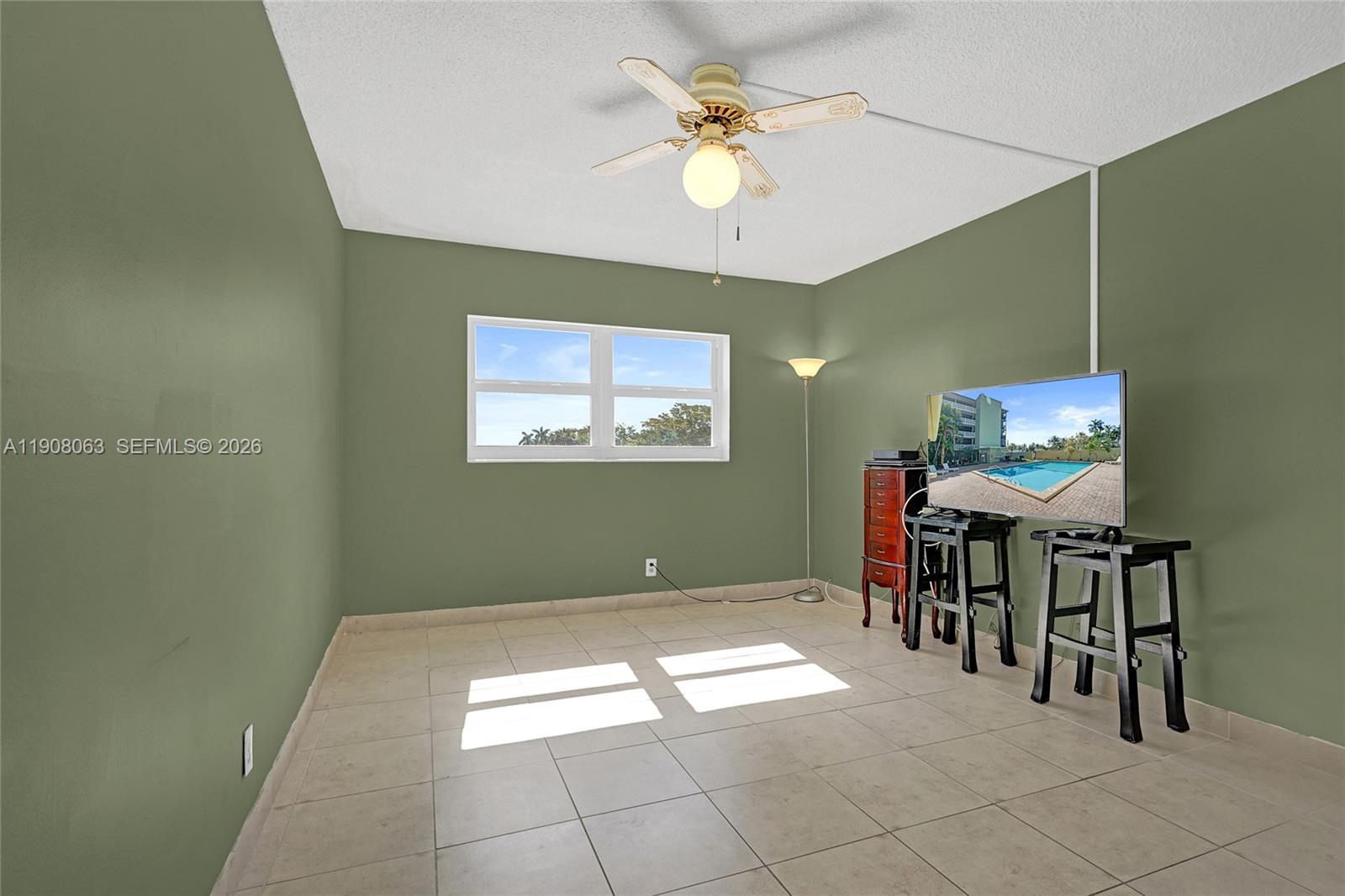 SANTA MONICA CONDOMINIUM - Residential