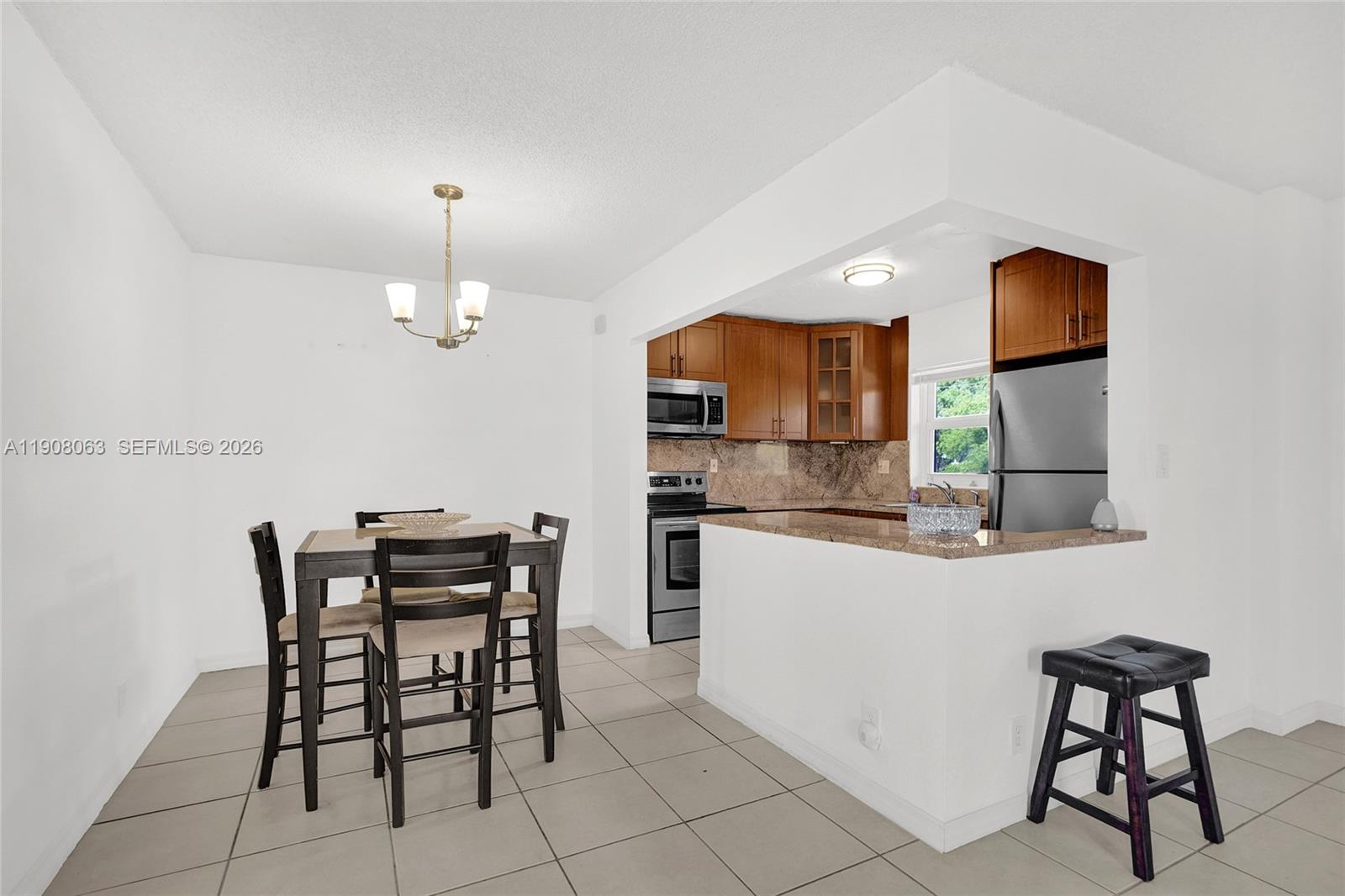 SANTA MONICA CONDOMINIUM - Residential
