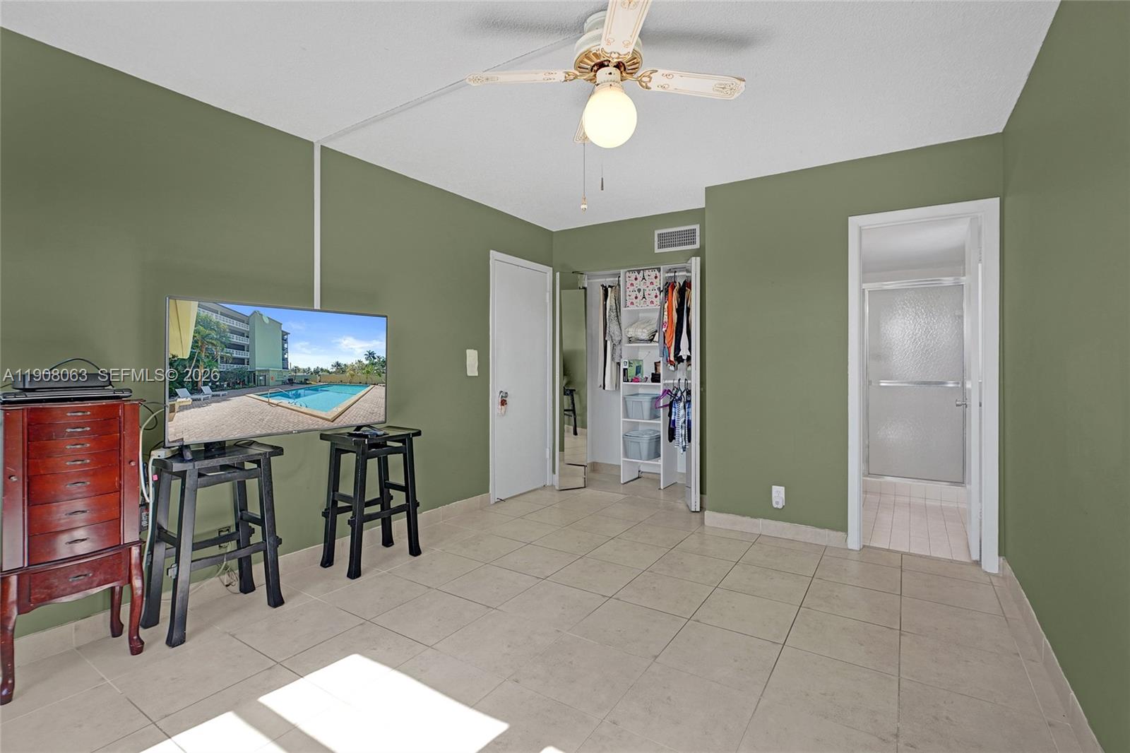 SANTA MONICA CONDOMINIUM - Residential