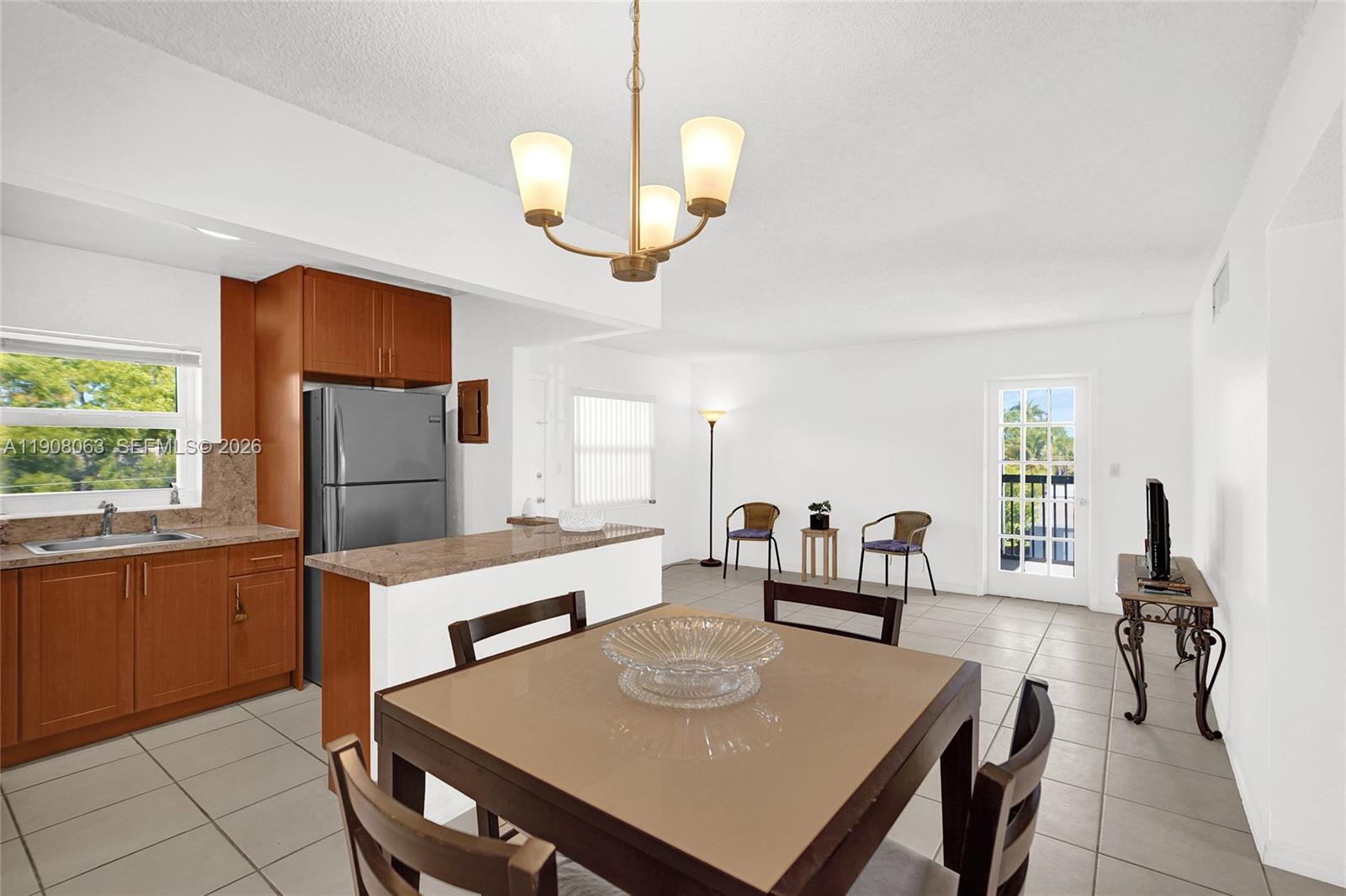 SANTA MONICA CONDOMINIUM - Residential