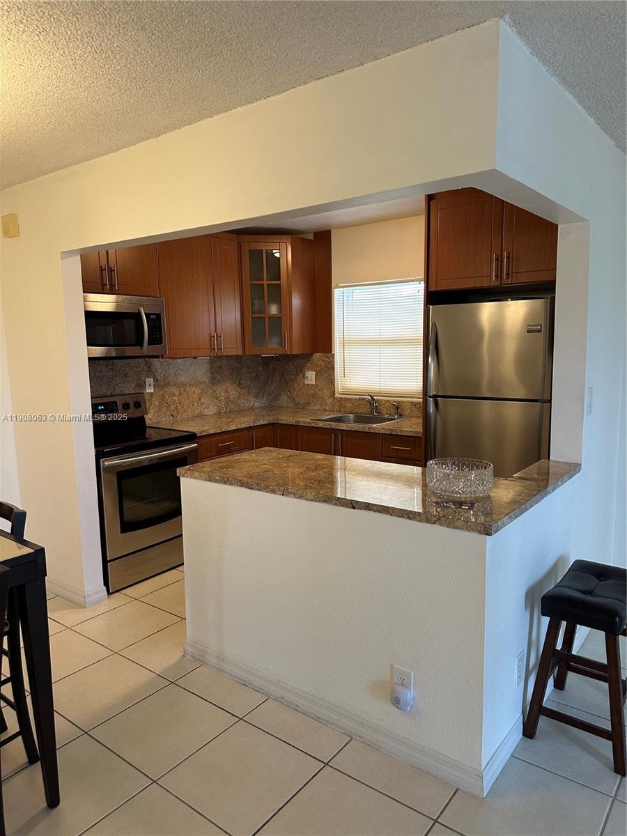 SANTA MONICA CONDOMINIUM - Residential