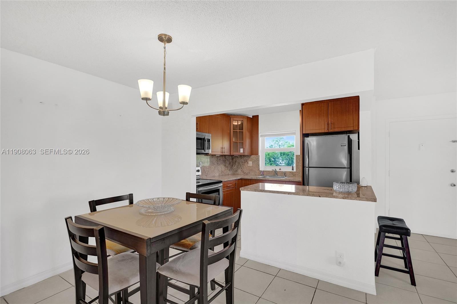 SANTA MONICA CONDOMINIUM - Residential