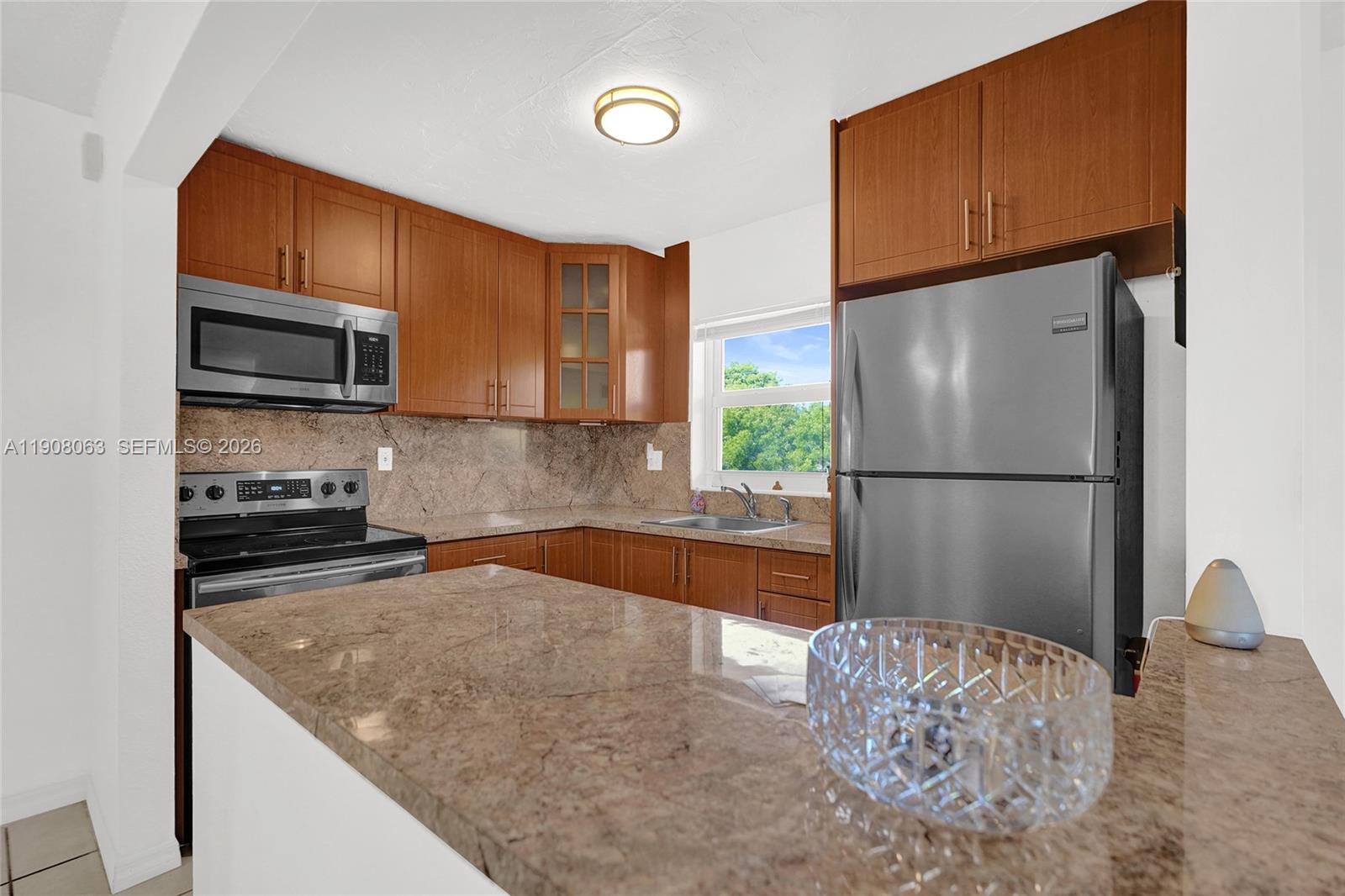 SANTA MONICA CONDOMINIUM - Residential