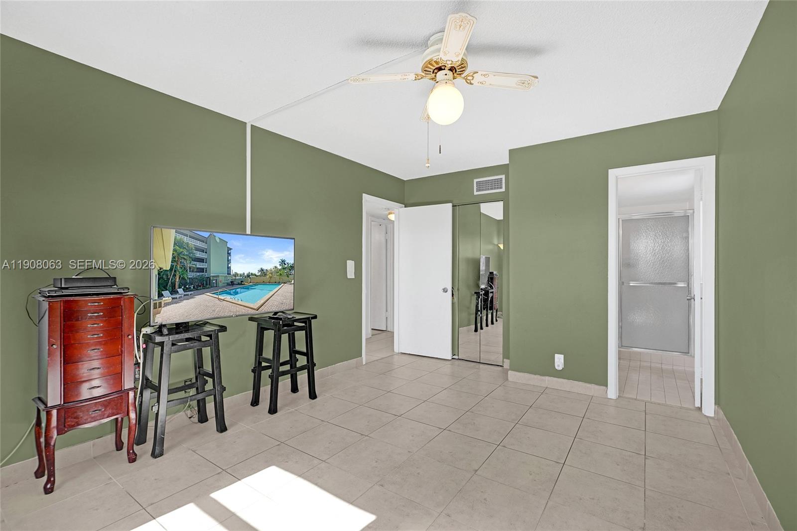 SANTA MONICA CONDOMINIUM - Residential