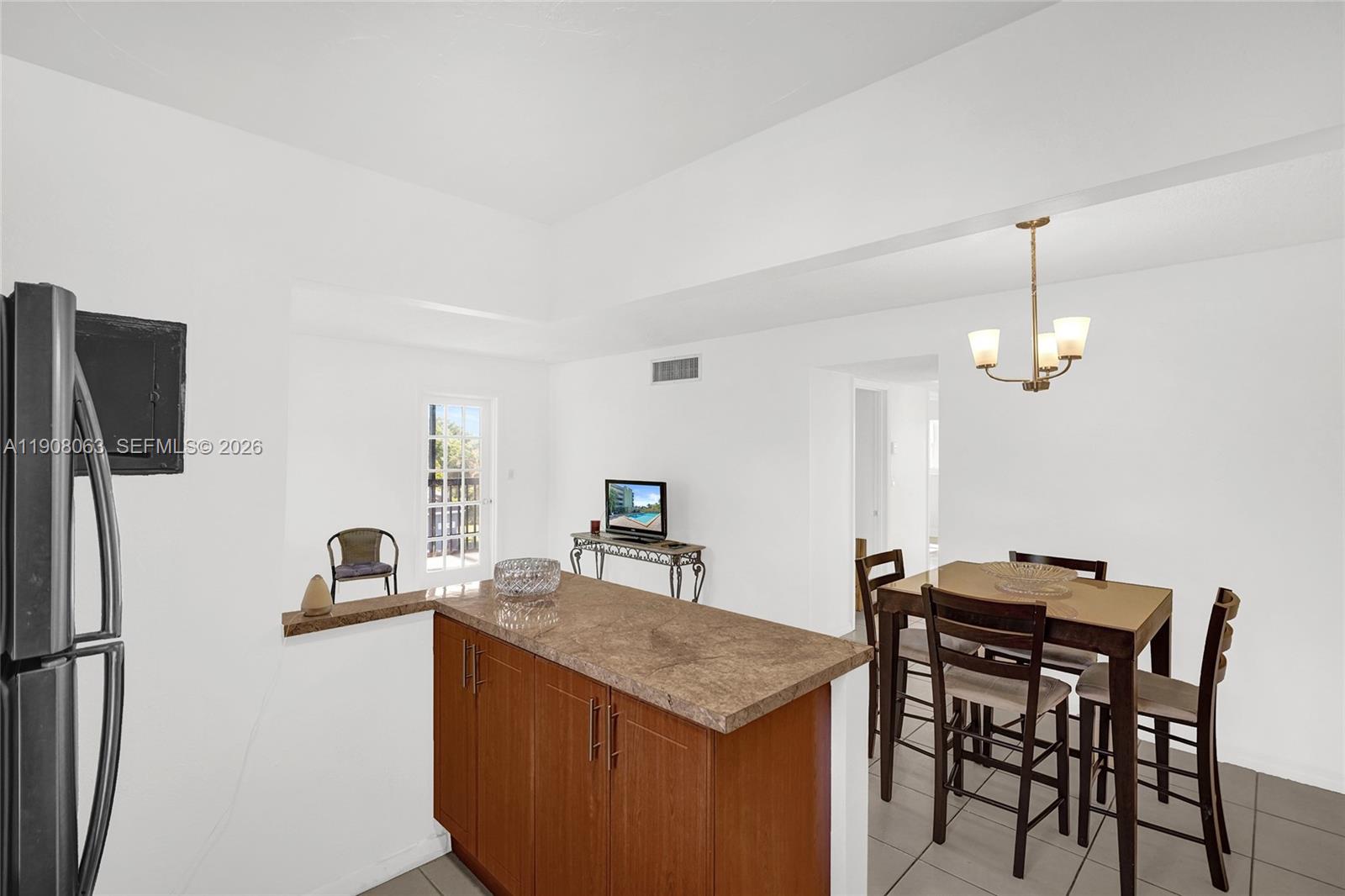 SANTA MONICA CONDOMINIUM - Residential