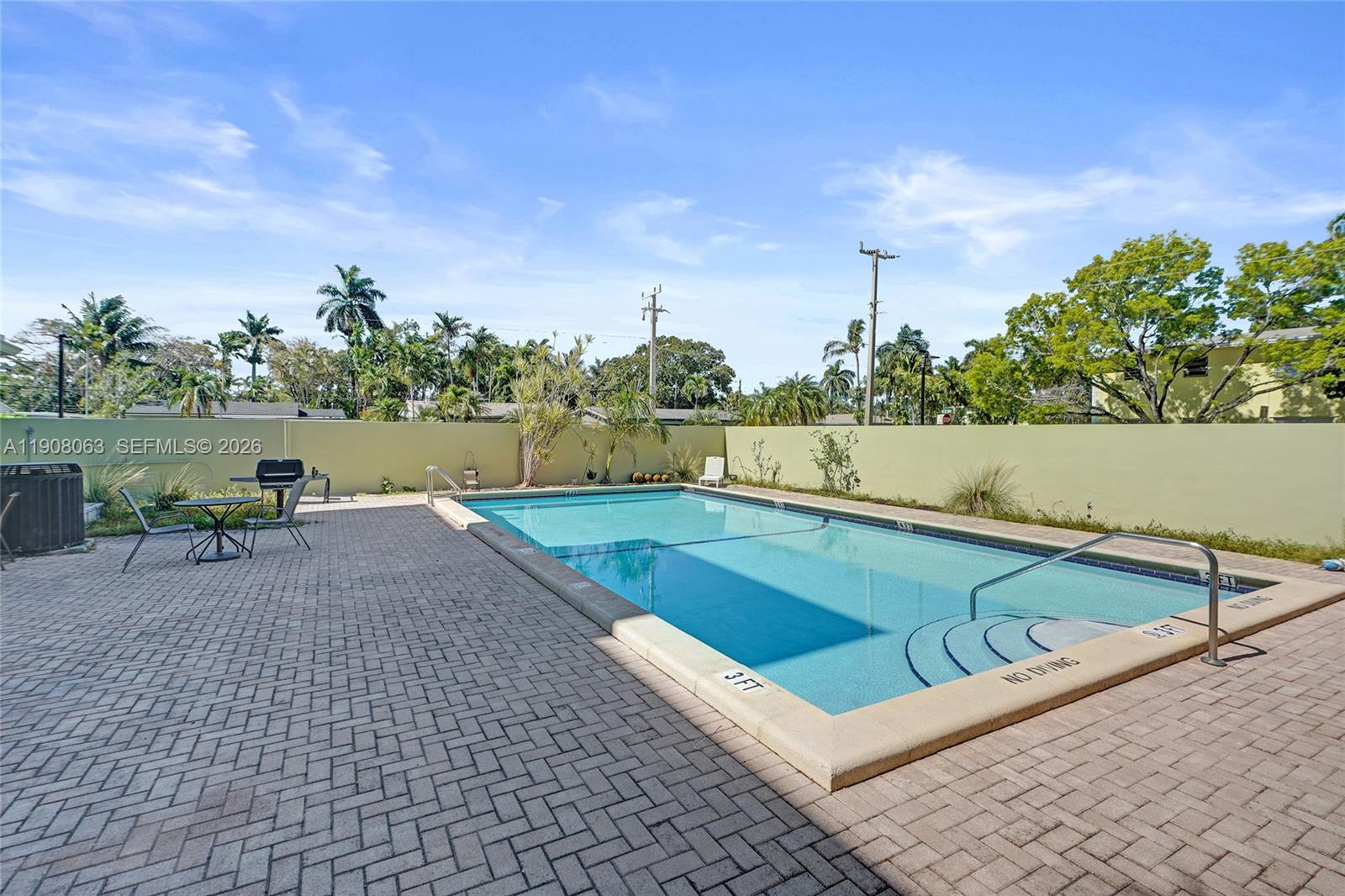 SANTA MONICA CONDOMINIUM - Residential