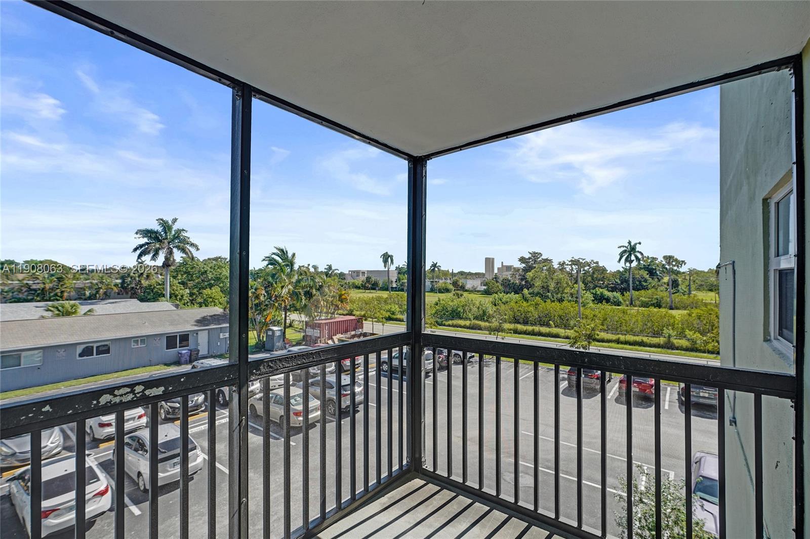 SANTA MONICA CONDOMINIUM - Residential
