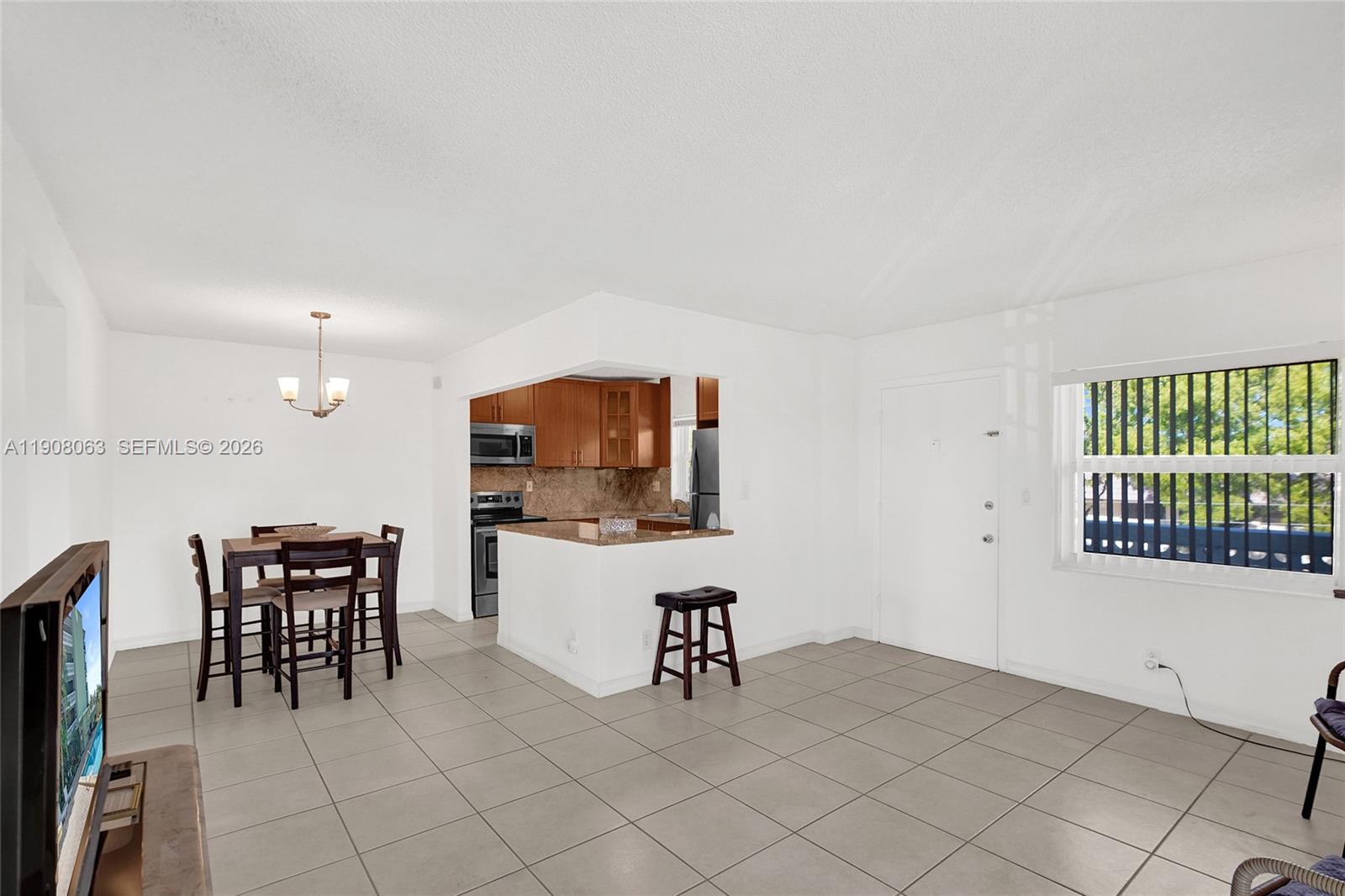 SANTA MONICA CONDOMINIUM - Residential