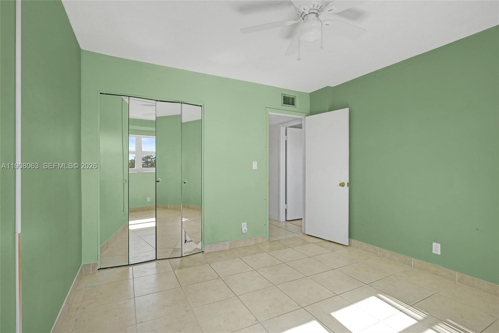SANTA MONICA CONDOMINIUM - Residential