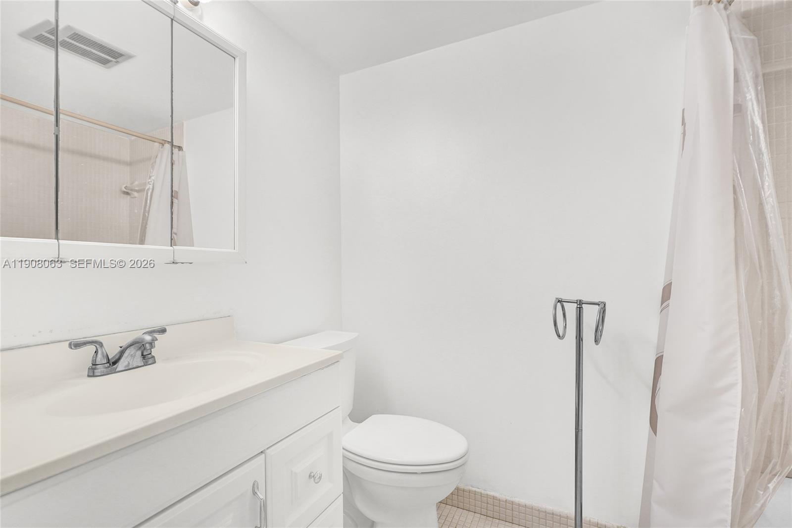 SANTA MONICA CONDOMINIUM - Residential
