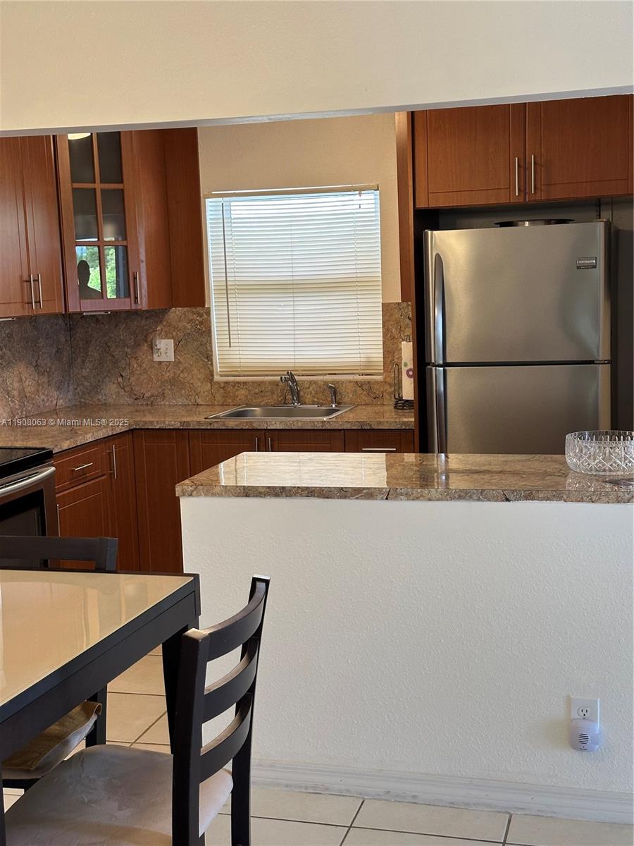 SANTA MONICA CONDOMINIUM - Residential