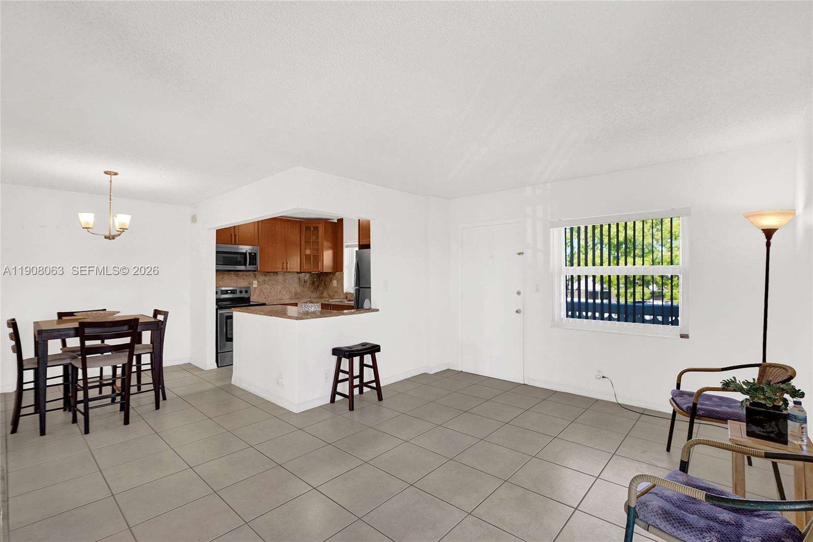 SANTA MONICA CONDOMINIUM - Residential