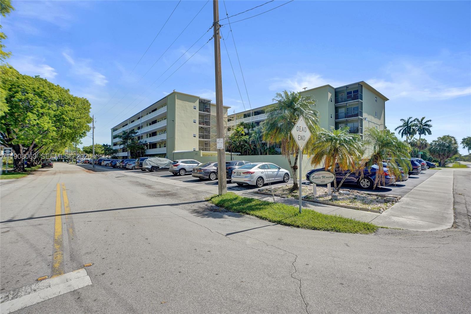 SANTA MONICA CONDOMINIUM - Residential