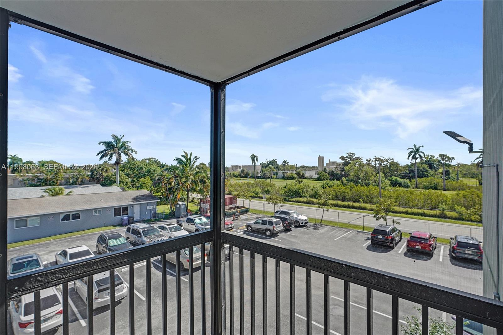 SANTA MONICA CONDOMINIUM - Residential