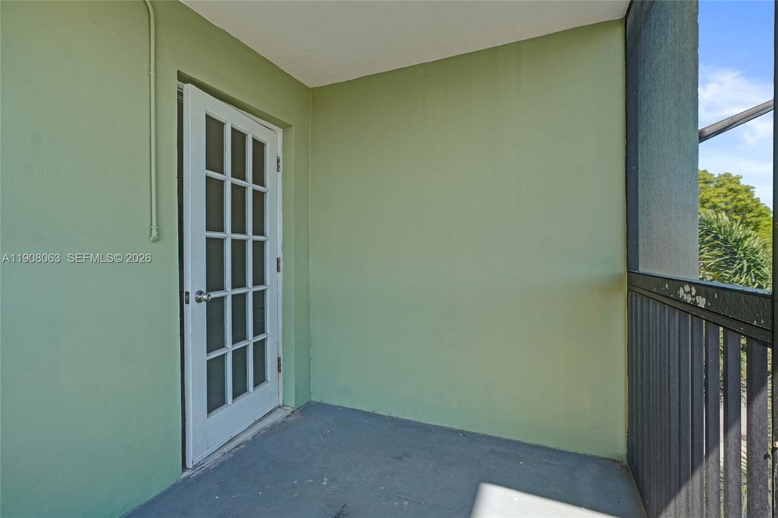SANTA MONICA CONDOMINIUM - Residential