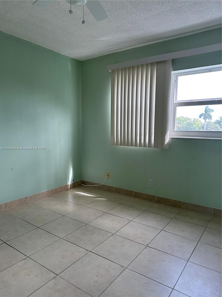 SANTA MONICA CONDOMINIUM - Residential