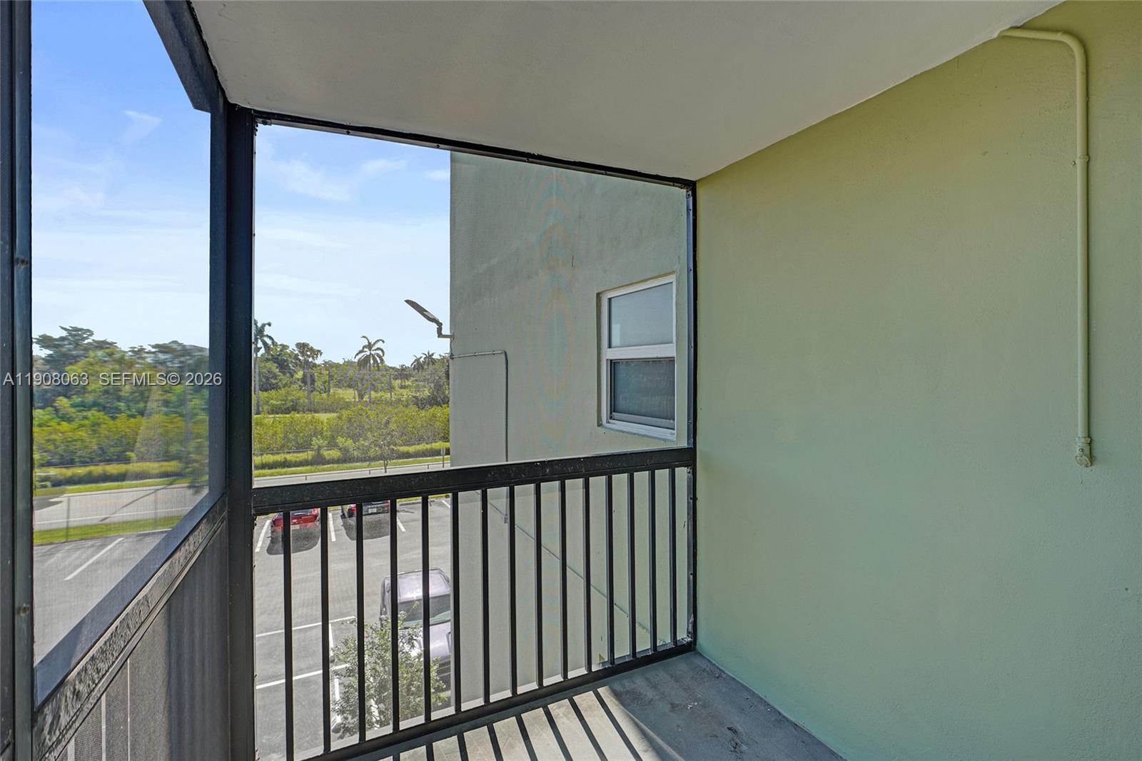 SANTA MONICA CONDOMINIUM - Residential