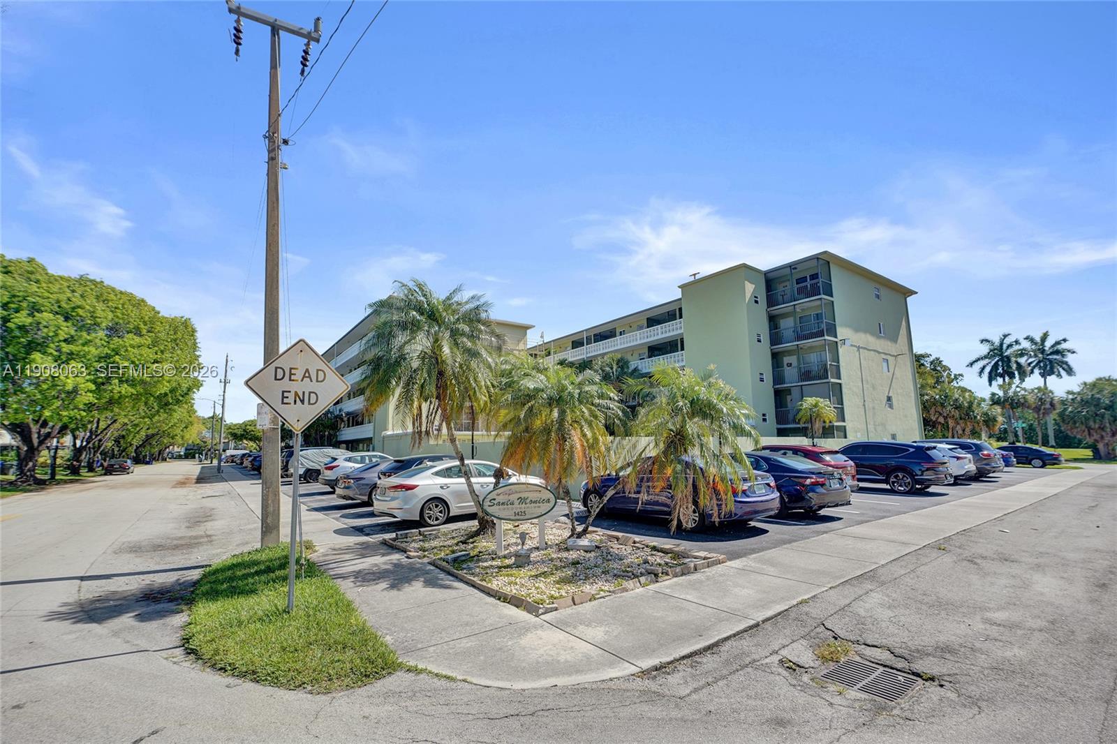 SANTA MONICA CONDOMINIUM - Residential