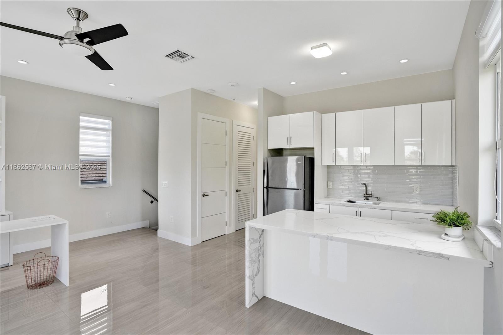 SWEETWATER ESTS SUB - Residential