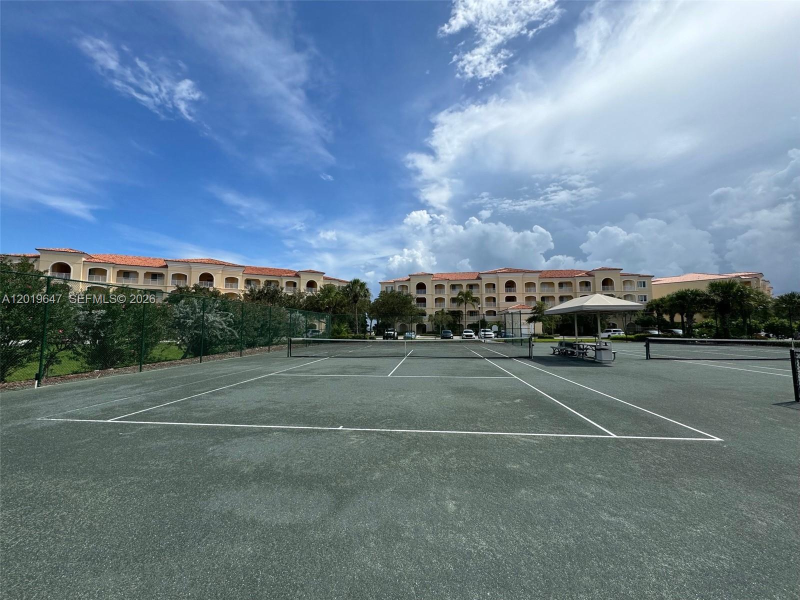 19 W Harbour Isle Dr W 103