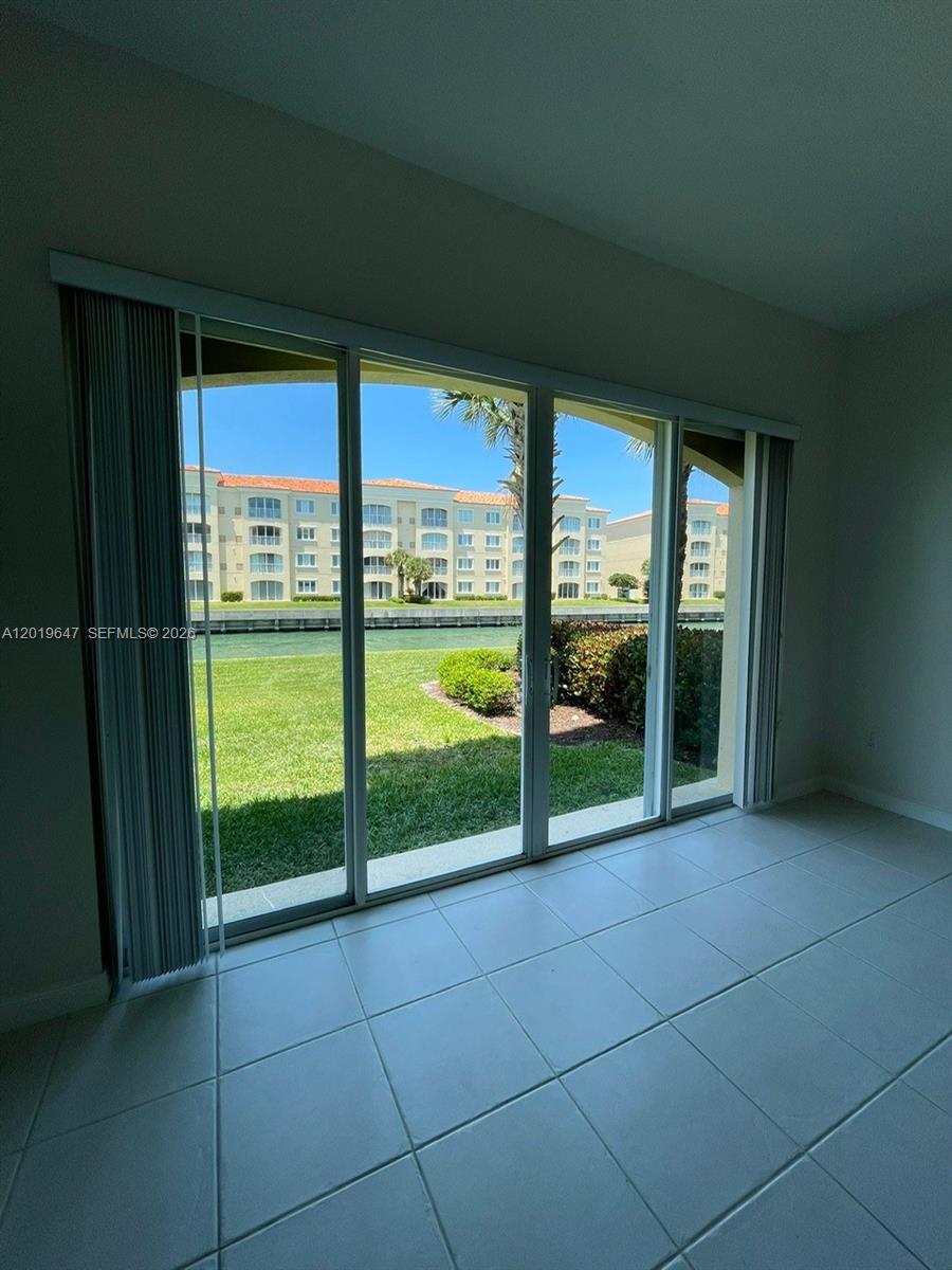 19 W Harbour Isle Dr W 103