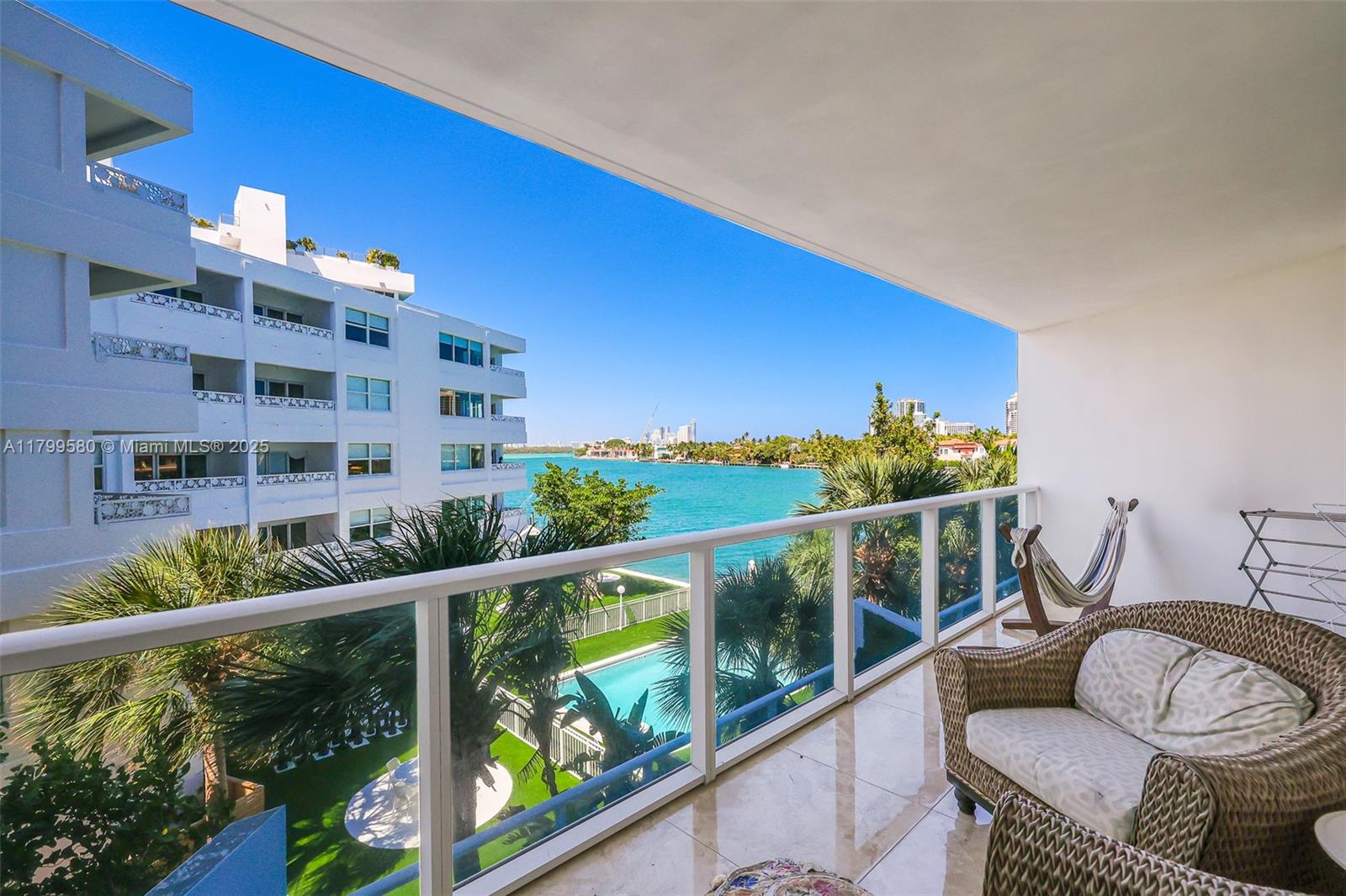 BAY HARBOUR ISLAND - Residential