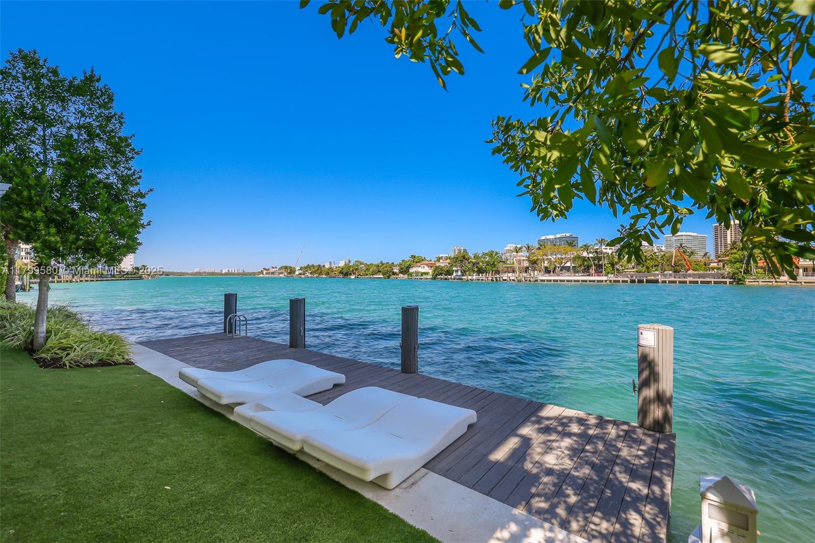 BAY HARBOUR ISLAND - Residential