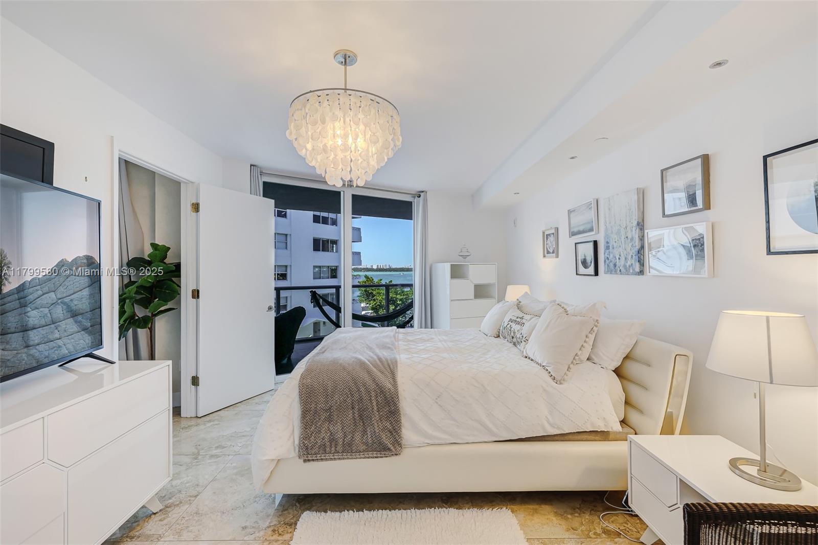 BAY HARBOUR ISLAND - Residential