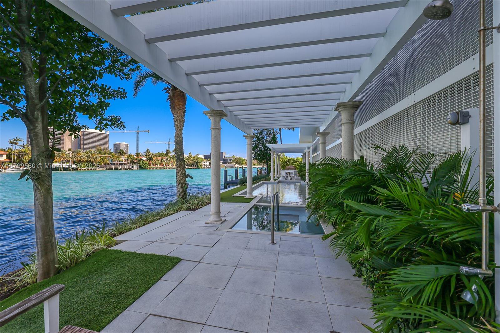 BAY HARBOUR ISLAND - Residential