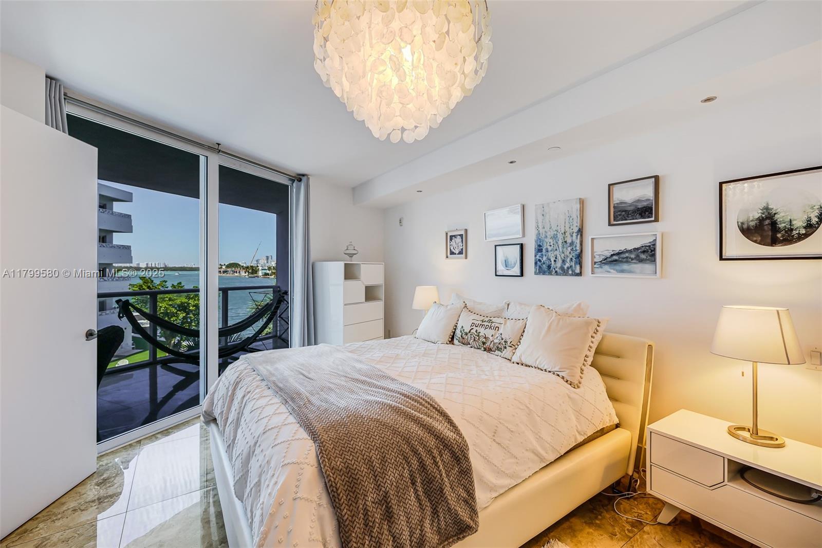 BAY HARBOUR ISLAND - Residential