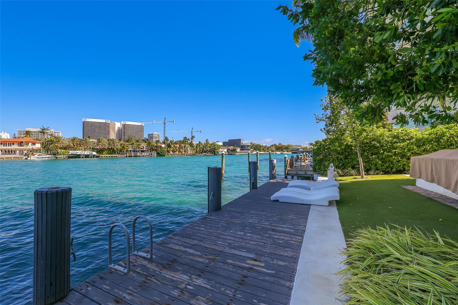 BAY HARBOUR ISLAND - Residential