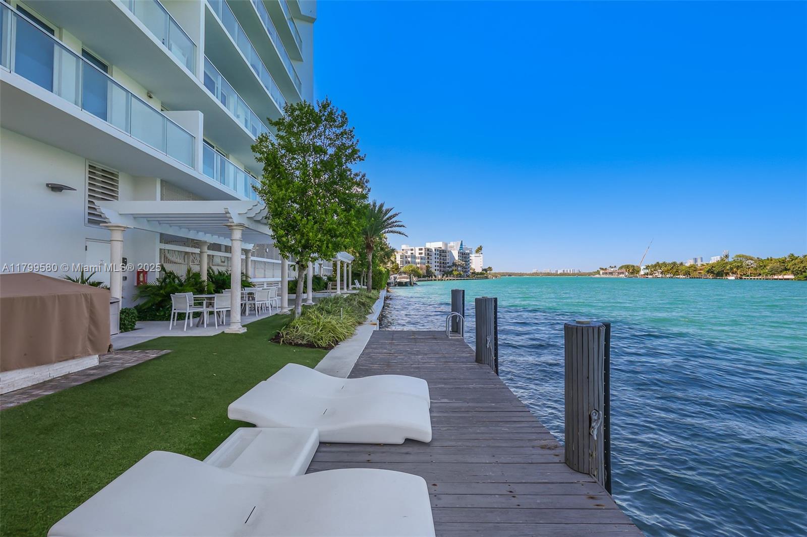 BAY HARBOUR ISLAND - Residential