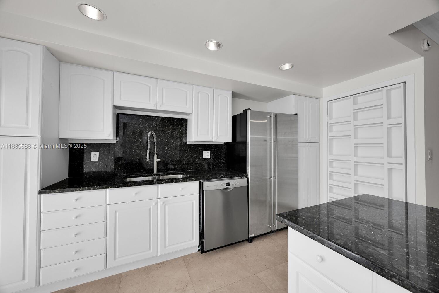 FOUNTAINVIEW MANOR CONDO - Residential Lease