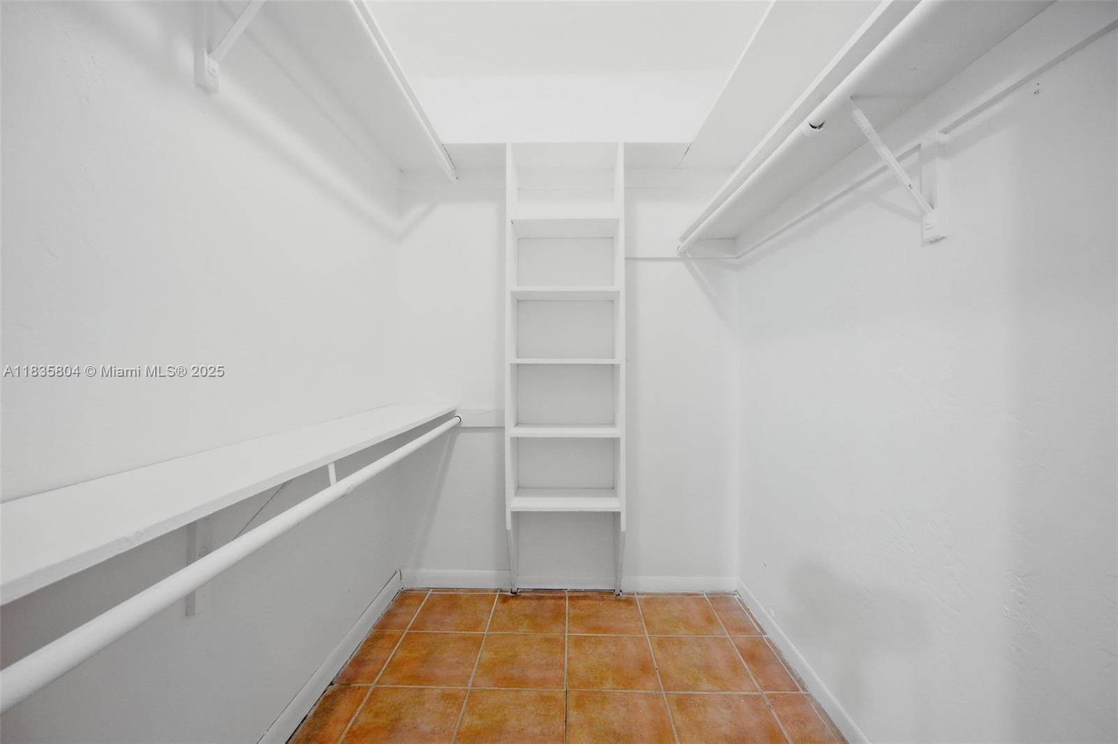 SUNRISE GOLF VILLAGE SEC - Residential