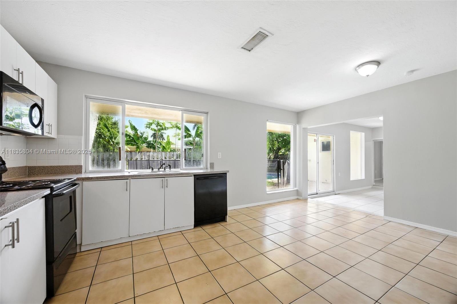 SUNRISE GOLF VILLAGE SEC - Residential