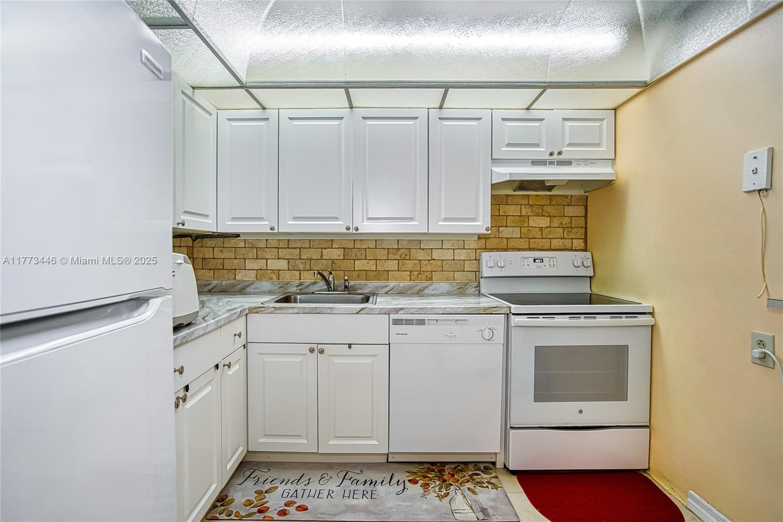 Rental Property at 16851 Ne 23rd Ave A319, North Miami Beach, Miami-Dade County, Florida - Bedrooms: 1 
Bathrooms: 1  - $1,650 MO.