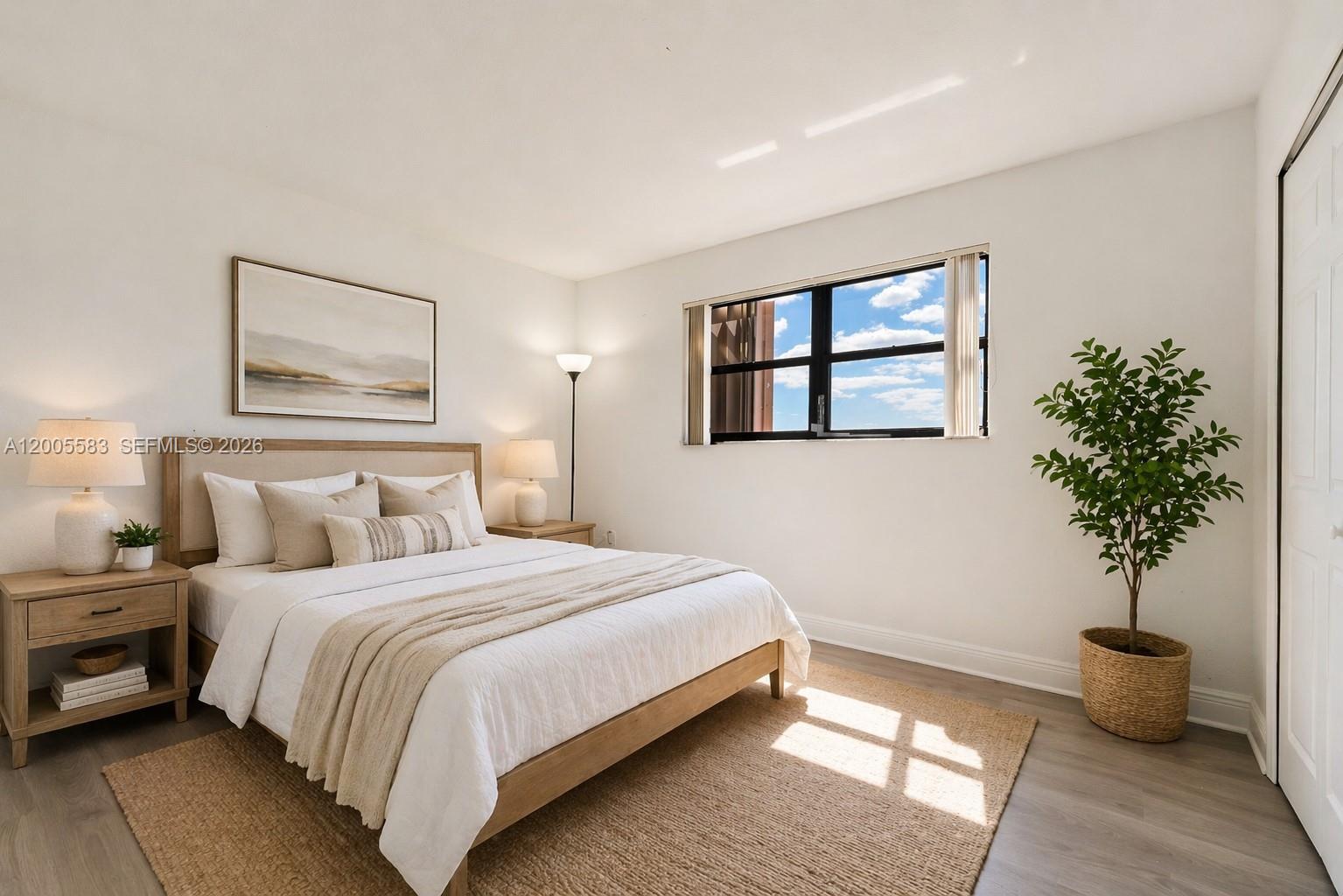 VISIONS AT FOUNTAINBLEAU P - Residential