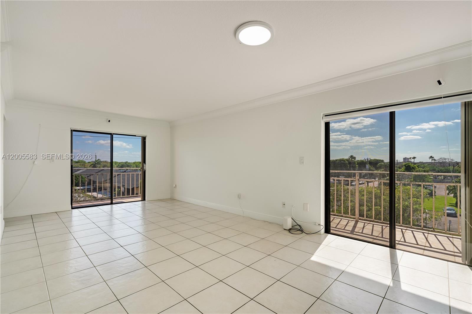 VISIONS AT FOUNTAINBLEAU P - Residential