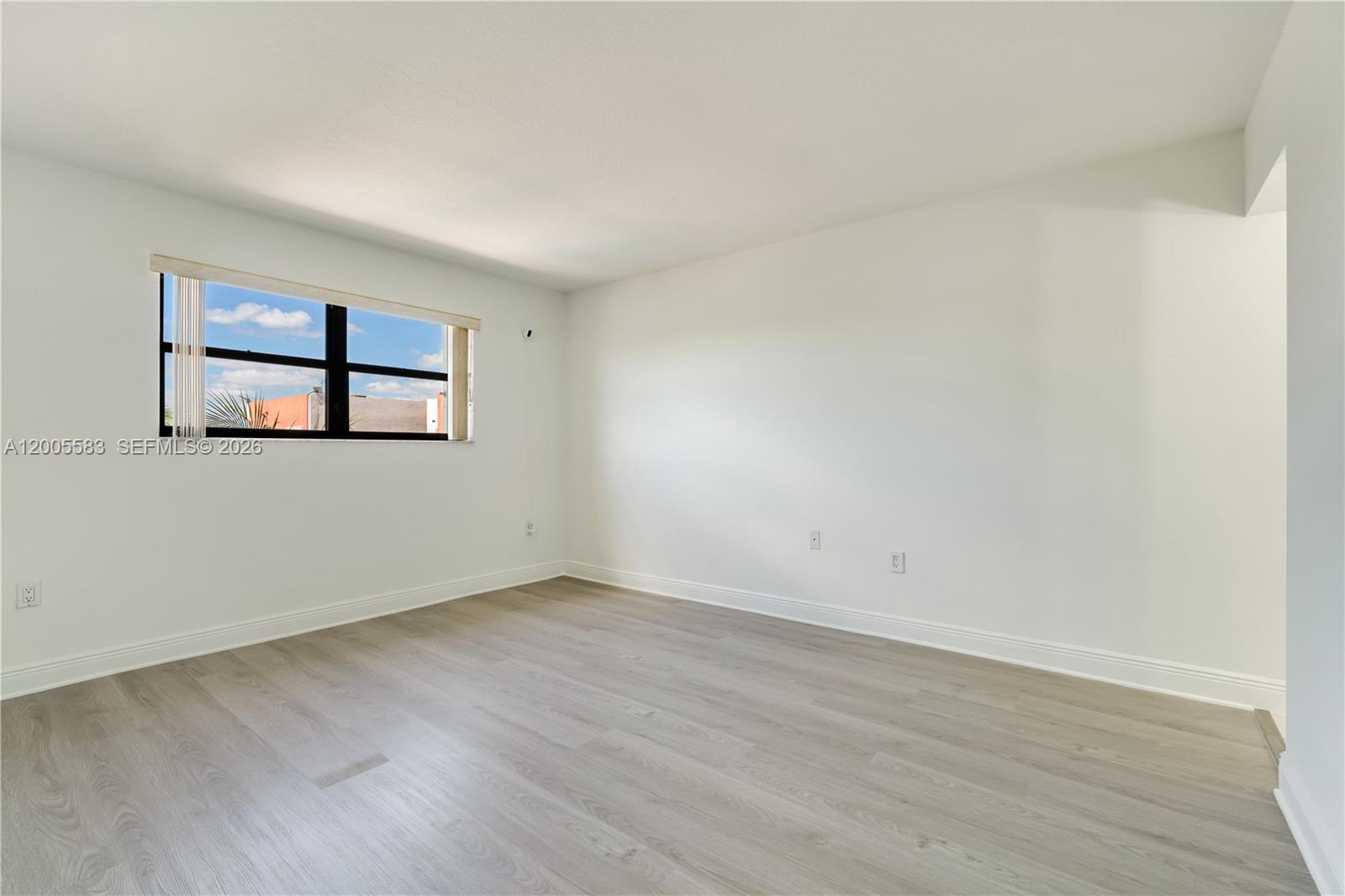 VISIONS AT FOUNTAINBLEAU P - Residential