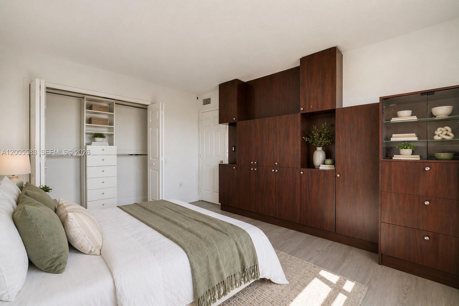 VISIONS AT FOUNTAINBLEAU P - Residential