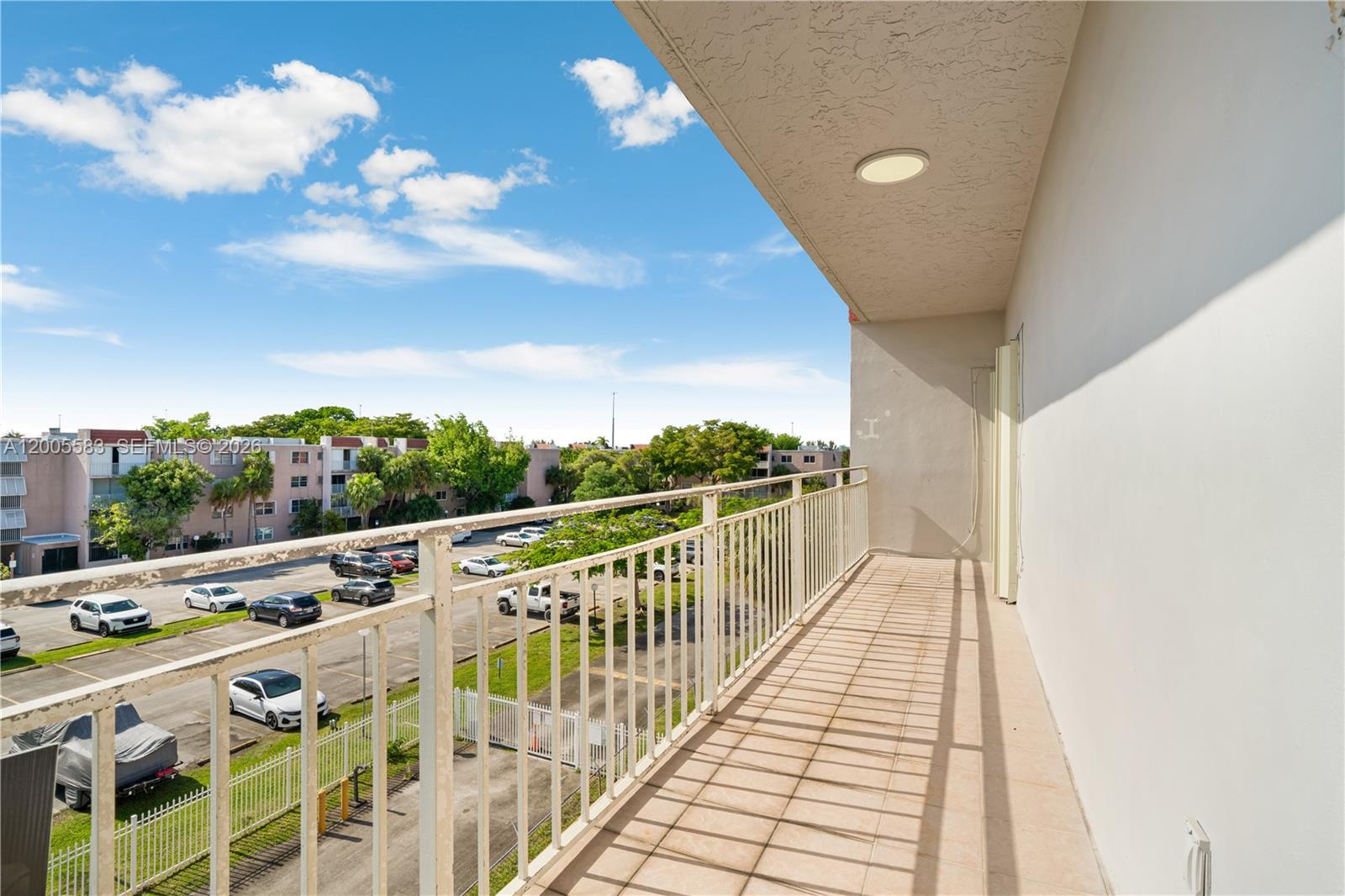 VISIONS AT FOUNTAINBLEAU P - Residential