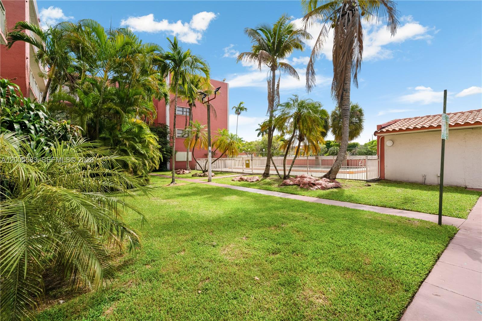 VISIONS AT FOUNTAINBLEAU P - Residential